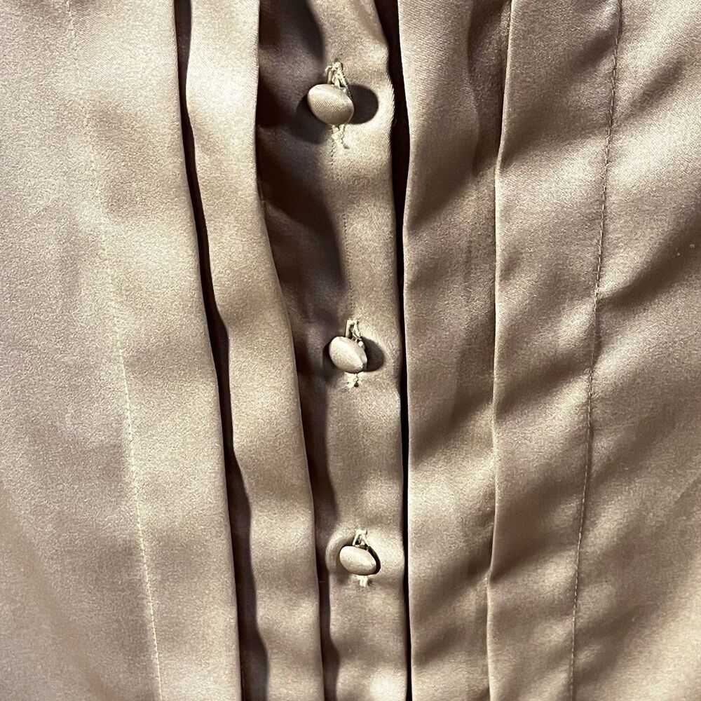 The Custom Shop Champagne Blouse Long Sleeve Pleated Front Mock Collar Size 8 - Picture 4 of 8